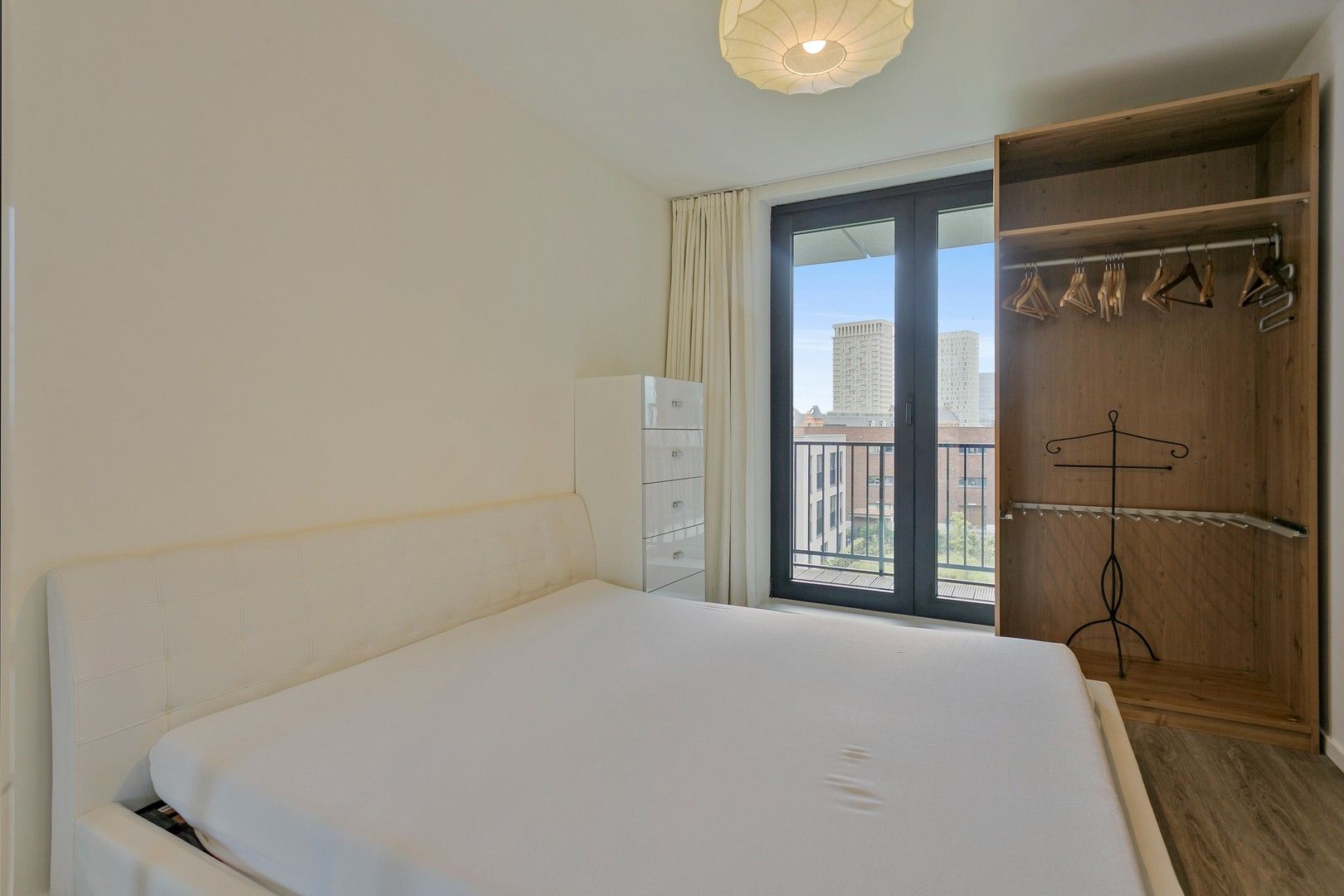 Prachtig hoekappartement met 2 grote terrassen, parking, fietsenstalling en kelder. foto 7