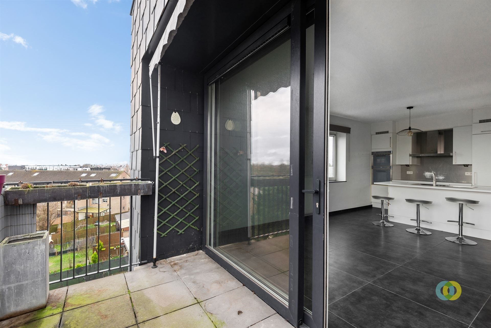 appartement met twee slaapkamers en een terras foto 5