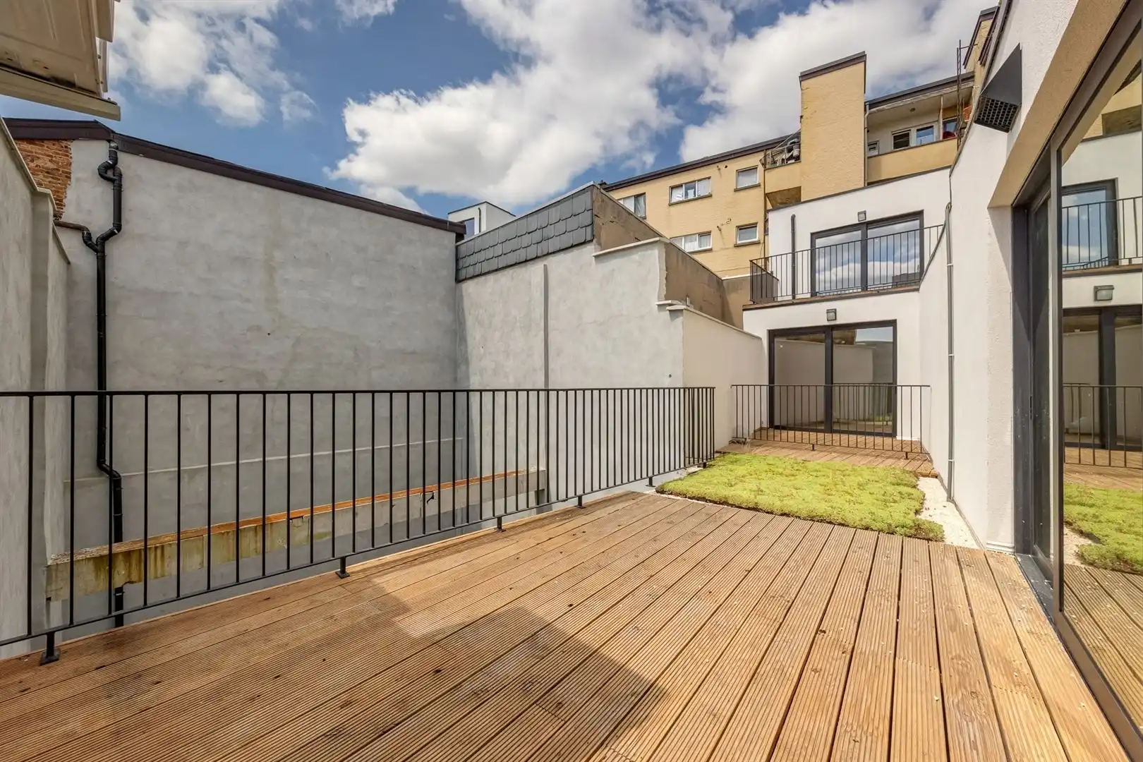 Lichtrijk renovatie appartement met 2 slaapkamers op toplocatie in Merksem foto 22