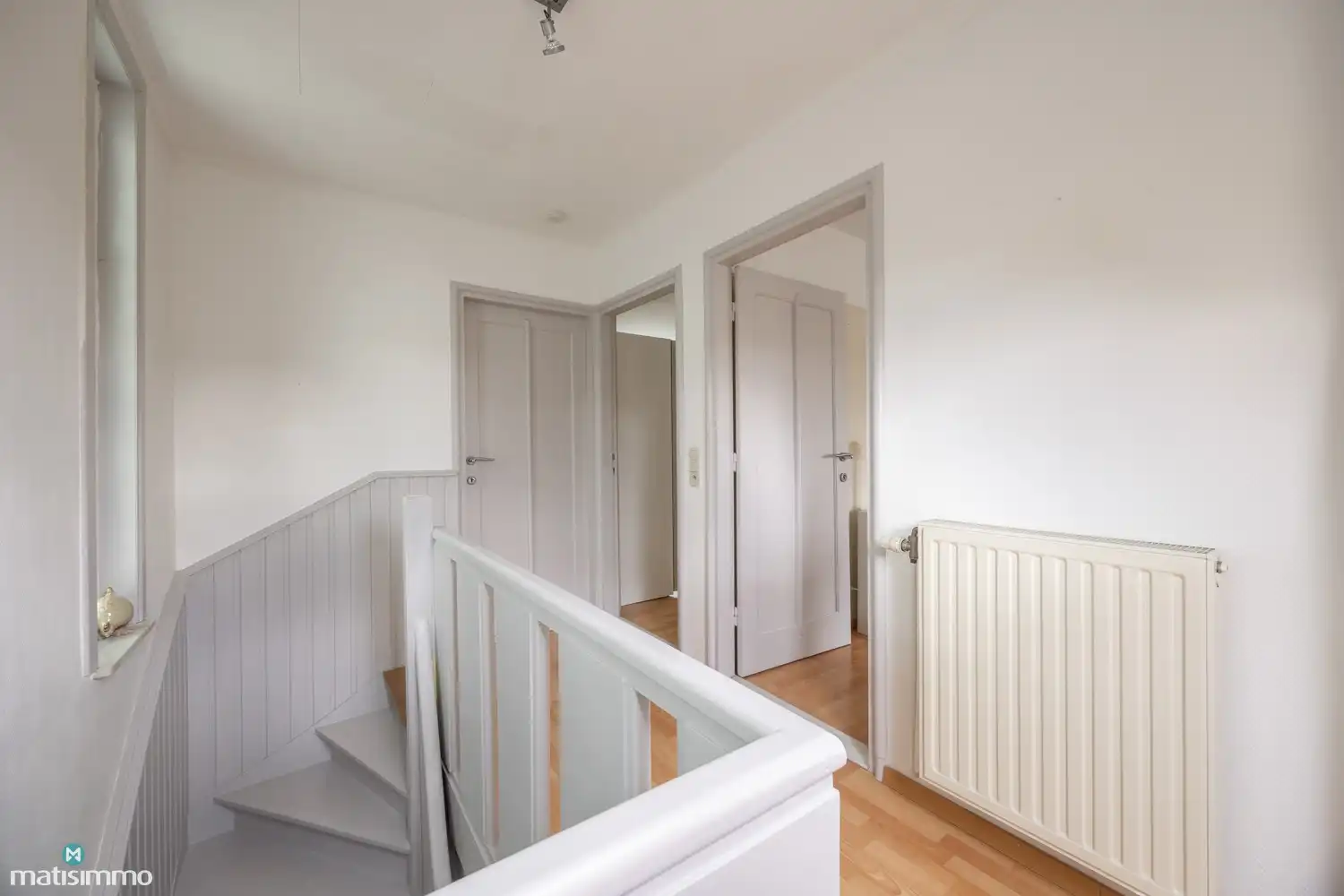 INSTAPKLAAR GERENOVEERDE WONING MET 3 SLAAPKAMERS, GARAGE, CARPORT EN PRACHTIGE TUIN NABIJ HET KANAAL EN DE MAAS IN LANAKEN foto 19