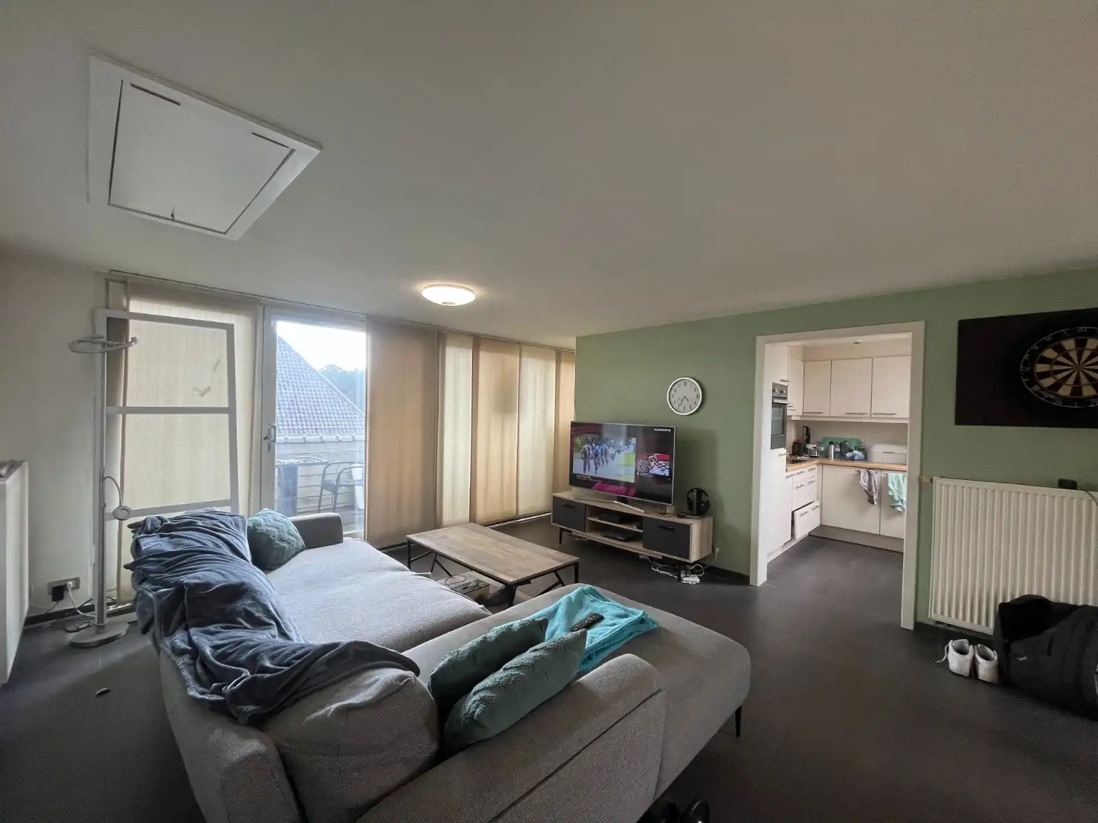 Lichtrijk appartement met 1 slaapkamer, terras en grote zolder –  EPC B foto 2