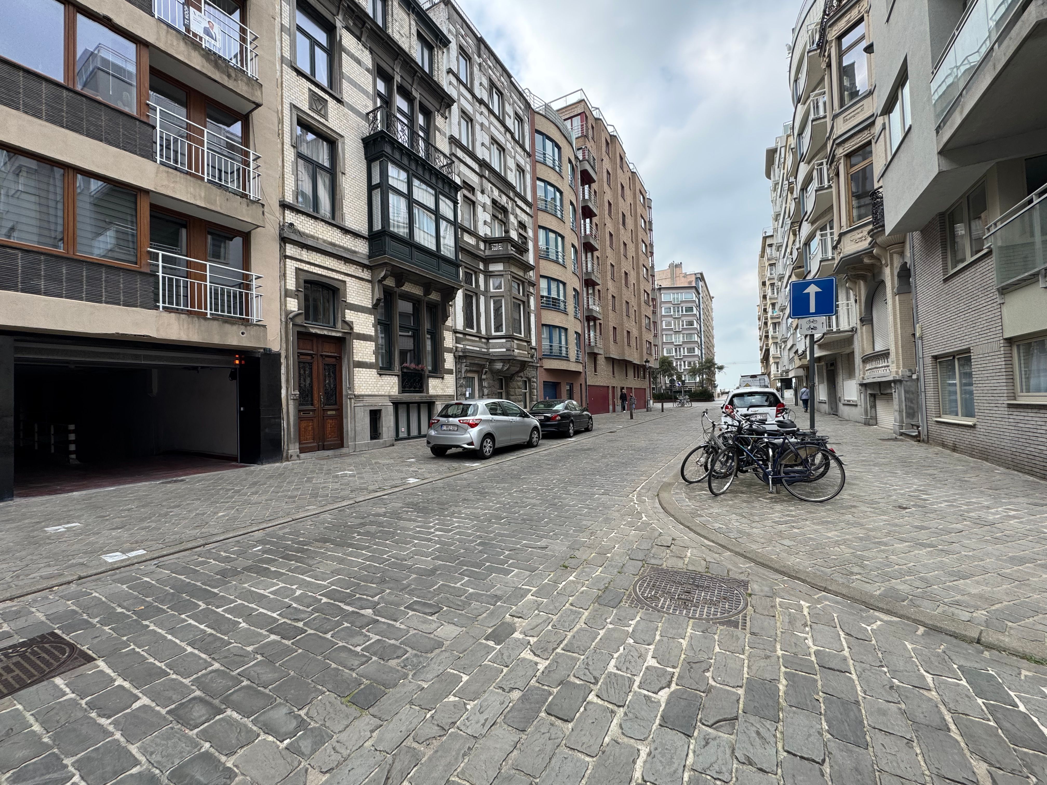 Ruime garagebox 21m² nabij centrum en kust foto 10