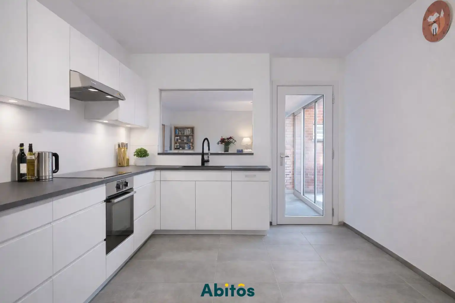 Halfopen woning met ruime opslagruimte foto 12