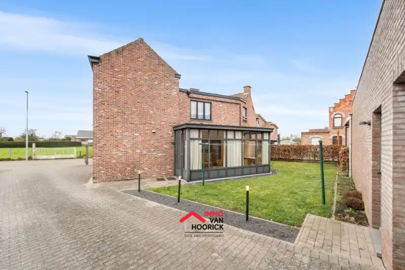 Instapklare woning met 3 slaapkamers, garage 72m² en carport 39m² !! foto 4