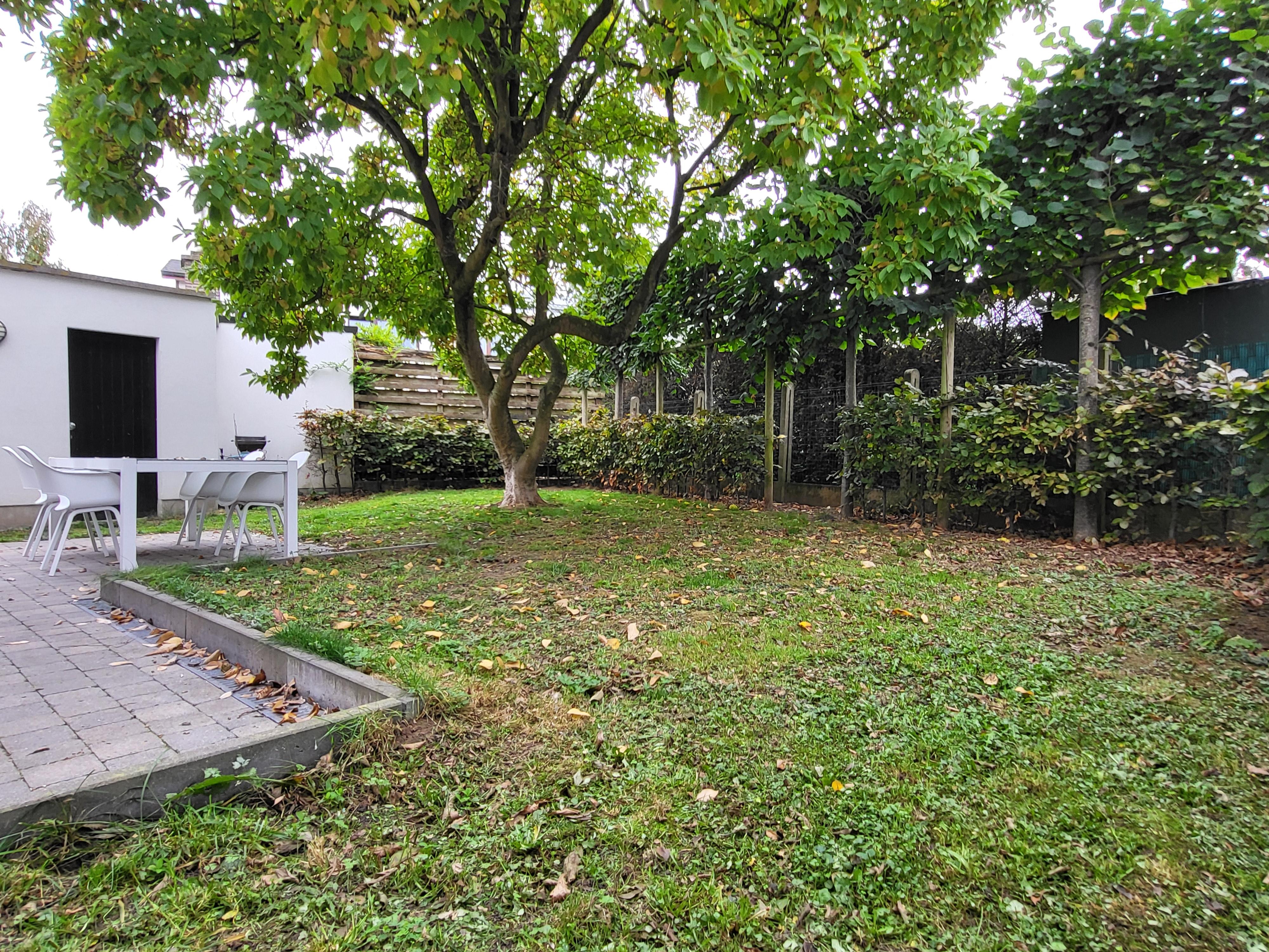 Prachtig gerenoveerde woning in 2015 op 428m² met zonnepanelen, zonnige tuin en 2 garages.  foto 7
