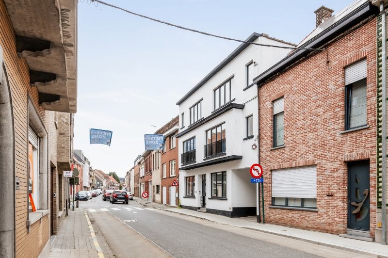 Vernieuwd 2 slaapkamer appartement in centrum Wevelgem foto 3