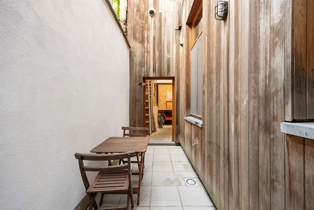 Ruime woning met dakterras en atelier foto 32