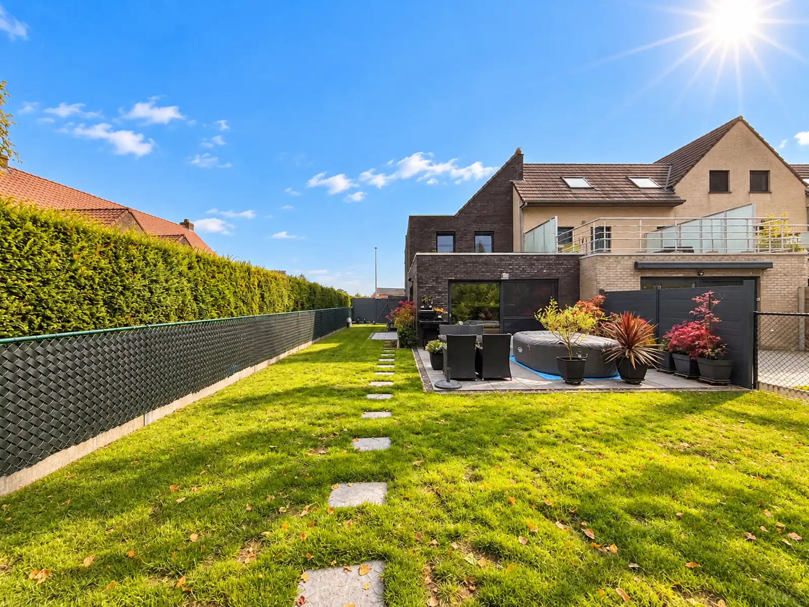 Instapklare woning (half open) met 3 slaapkamers en tuin foto 24