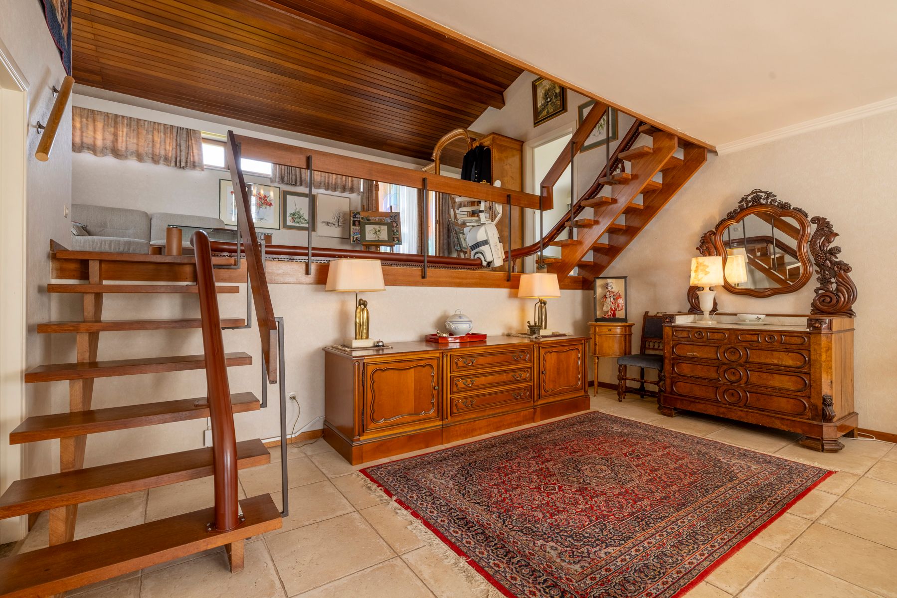 Villa met 4 slaapkamers, grote tuin en garage te koop! foto 11