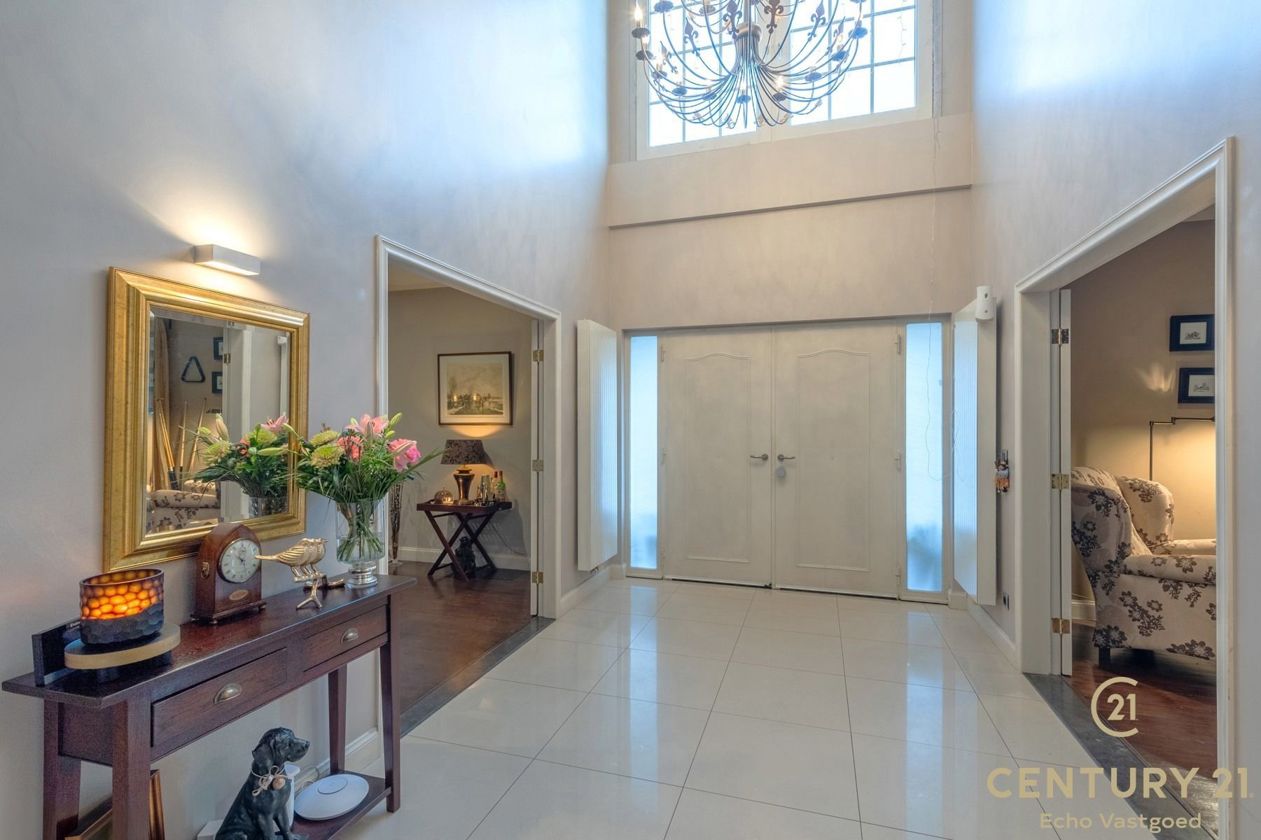 Villa met 5 slaapkamers, 3 badkamers en uniek groen uitzicht foto 3