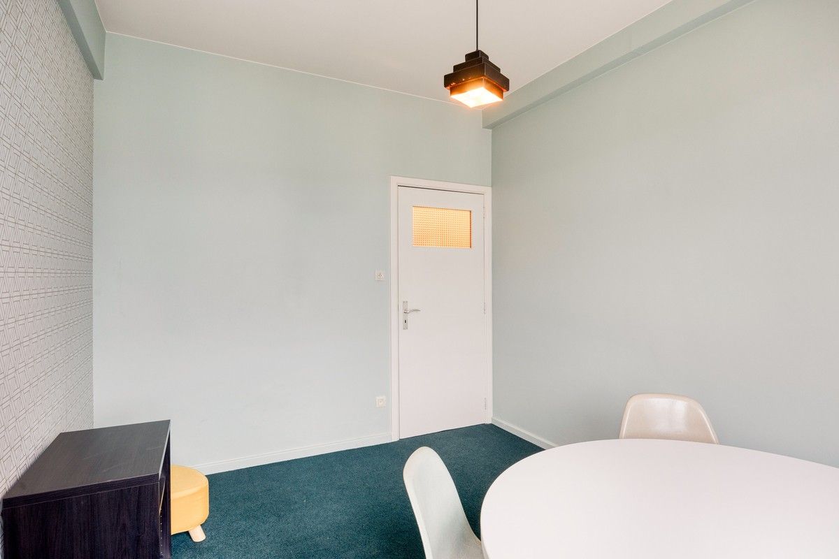 Goed onderhouden tweeslaapkamer appartement nabij station Gent-Sint-Pieters foto 11