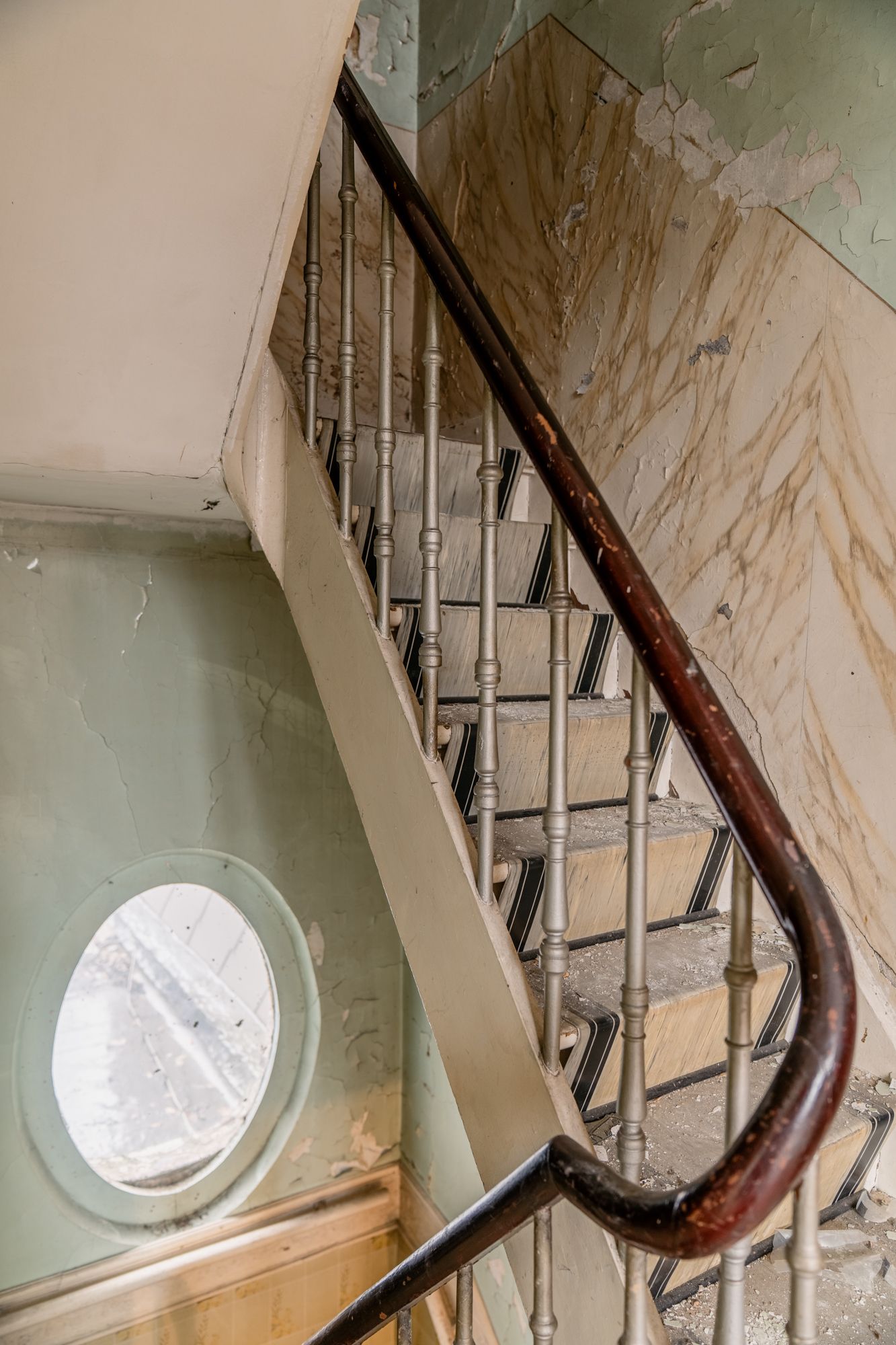 Wrapped in wallpaper: te renoveren of nieuw te bouwen woning in Damtwerpen foto 5