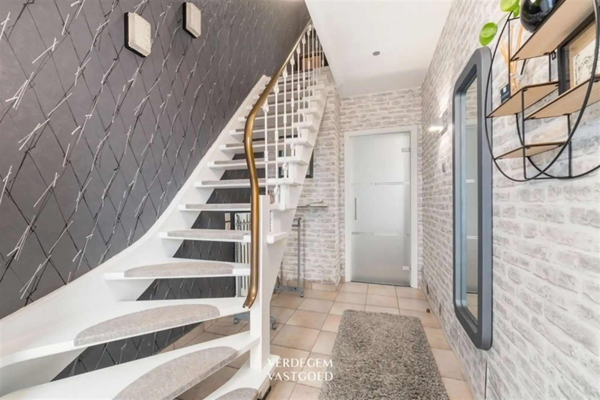 Stijlvolle en instapklare woning met 2+1 slaapkamers, garage en mooie tuin foto 11