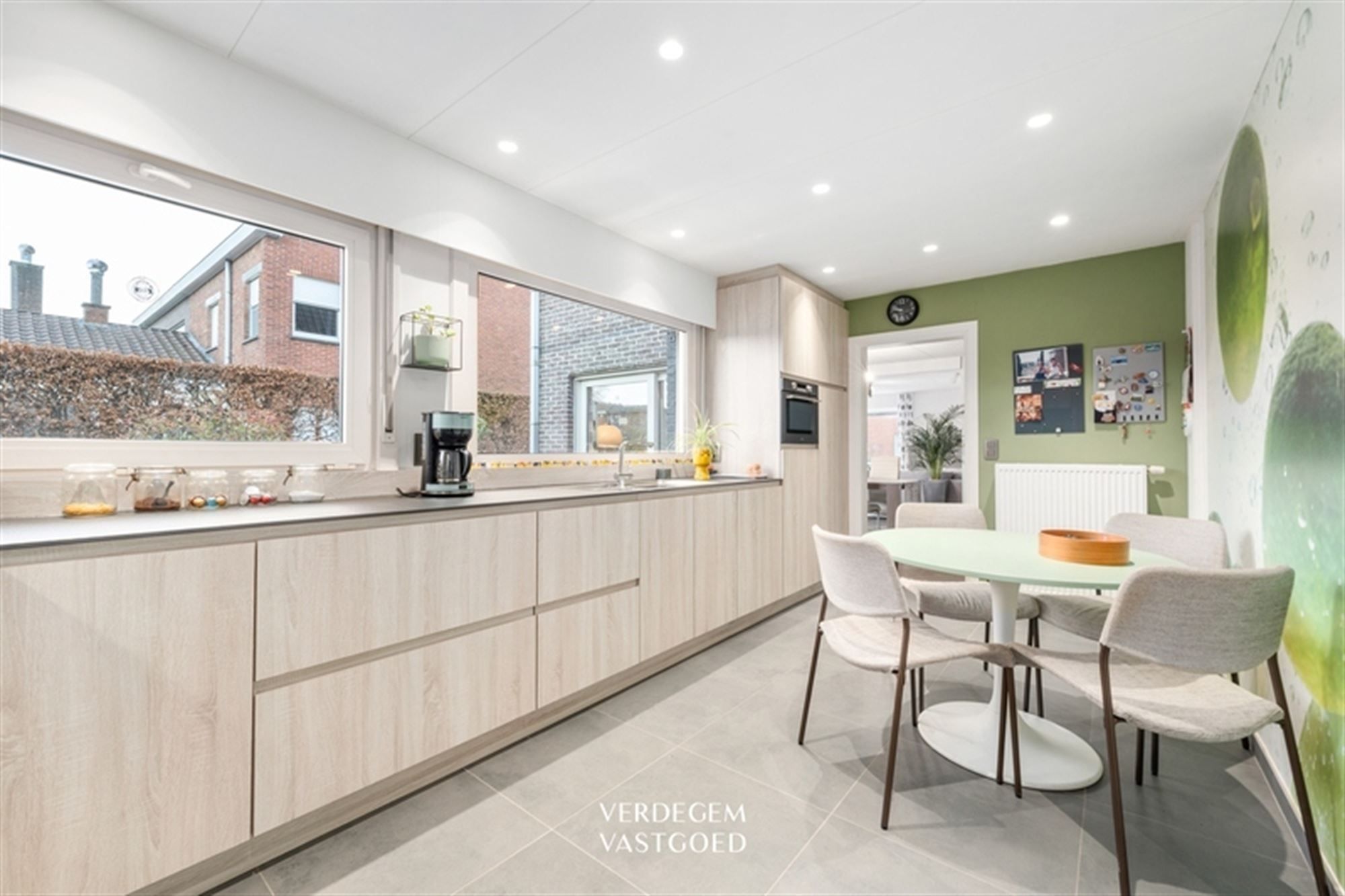 Stijlvolle en instapklare woning met 2+1 slaapkamers, garage en mooie tuin foto 11