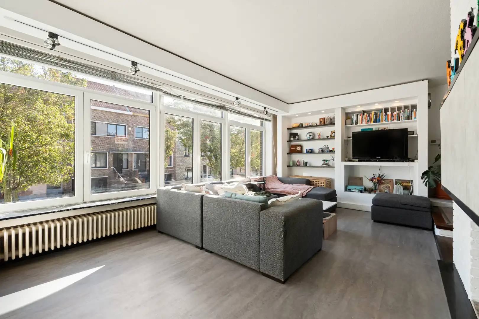 Lichtrijke bel-etage met 4 slaapkamers, garage en zonnige leefruimtes in het gegeerde Mariakerke foto 7
