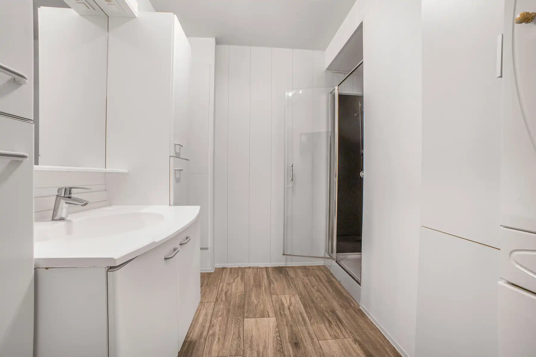 Goed gelegen appartement met koer en garage foto 11