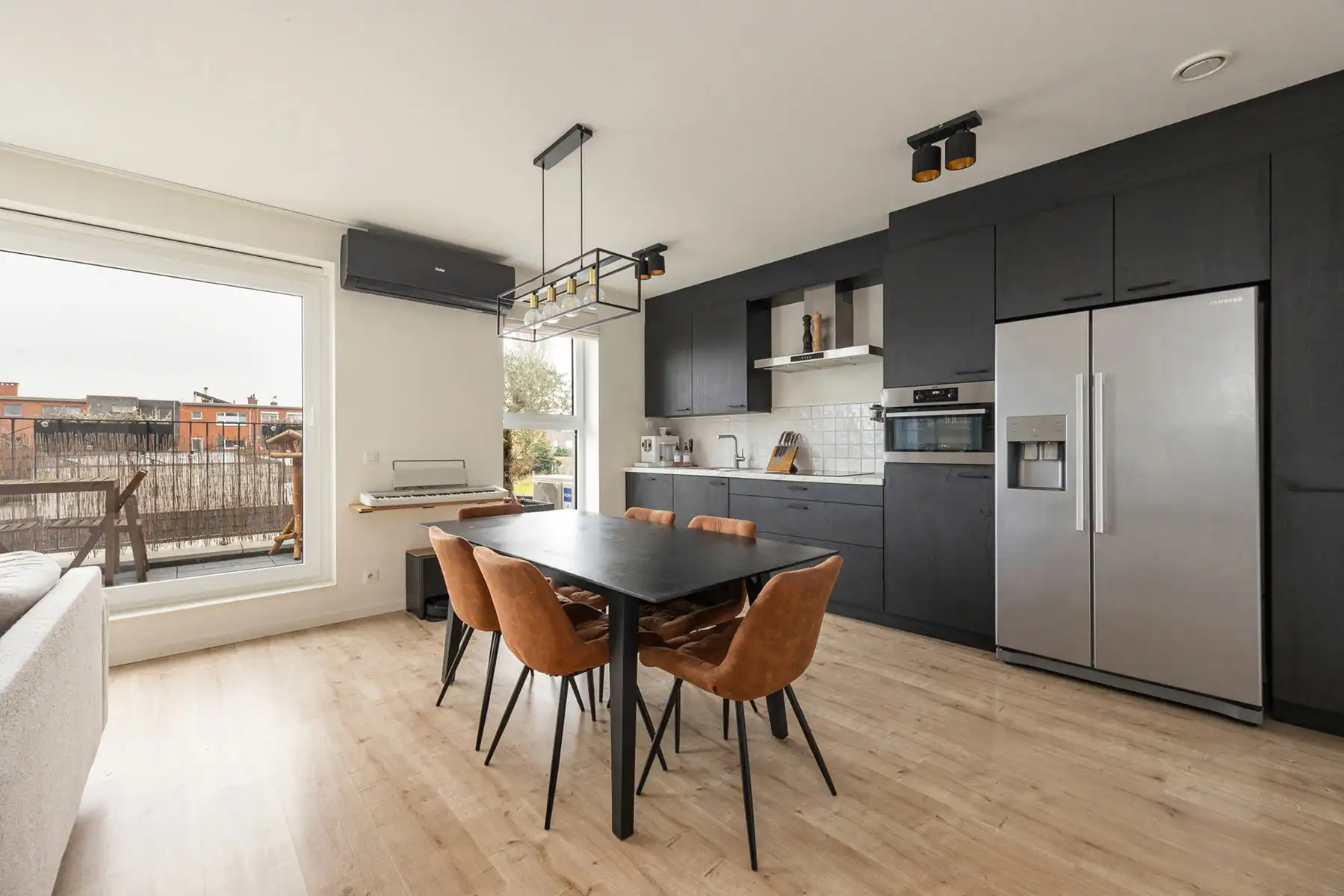 Recent appartement met autostaanplaats in het centrum van Stabroek! foto 4