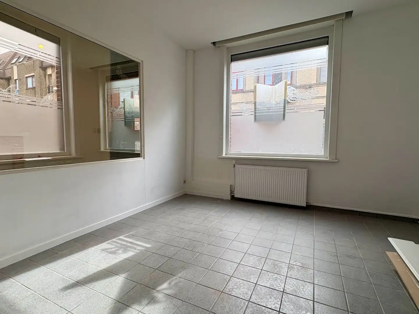 Lichtrijke hoekwoning met 2 slaapkamers in het centrum van Izegem!  foto 3