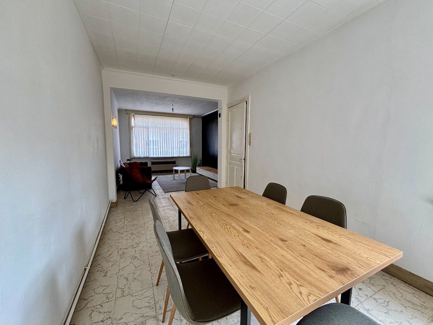 Ruime te renoveren rijwoning met 4 slaapkamer en garage te Boezinge. foto 9