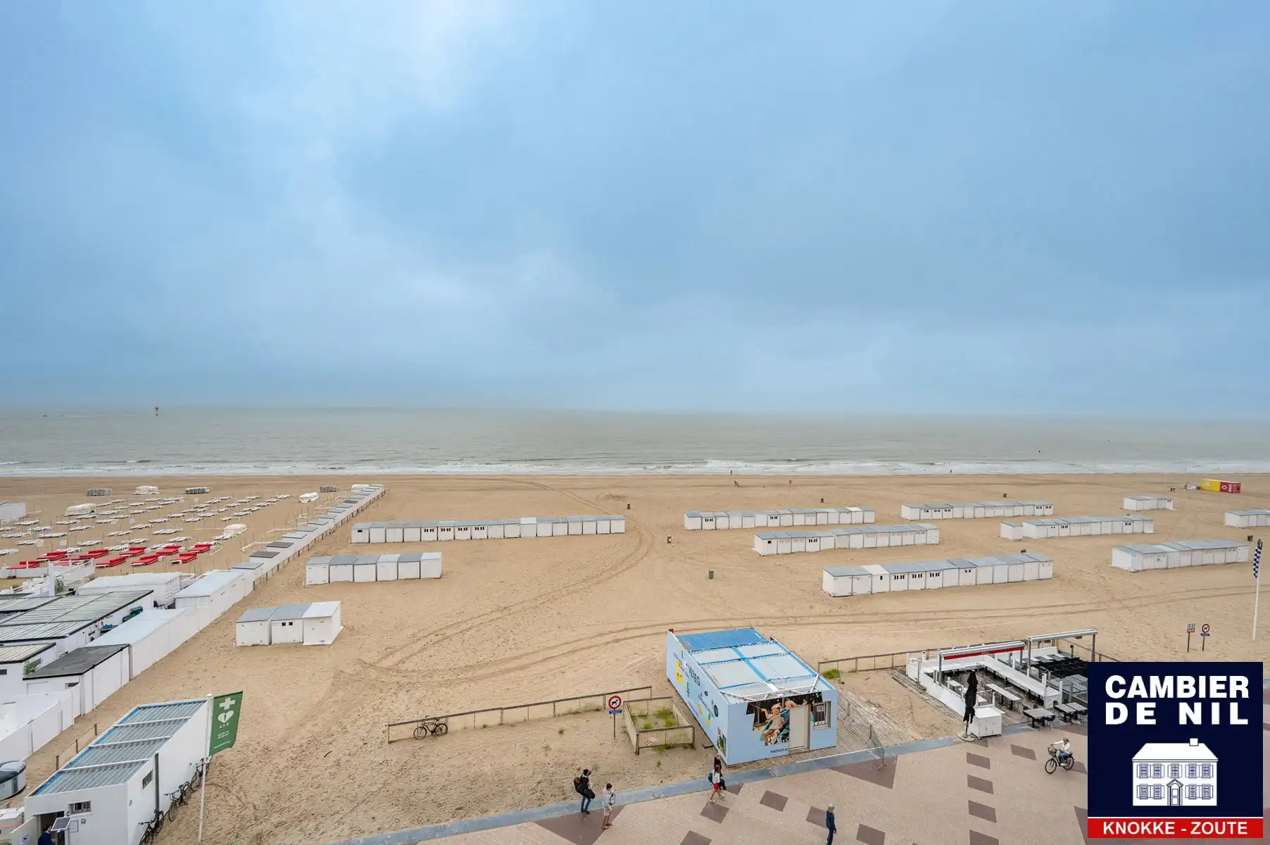 Mooi ongemeubeld appartement met frontaal zeezicht  foto 2