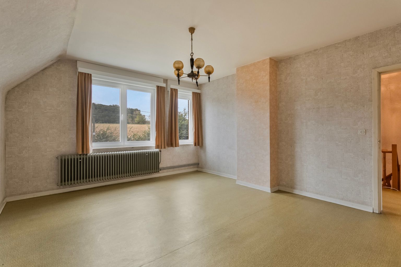 WONING MET UITBREIDINGSMOGELIJKHEDEN EN AANPALENDE GROND  foto 19