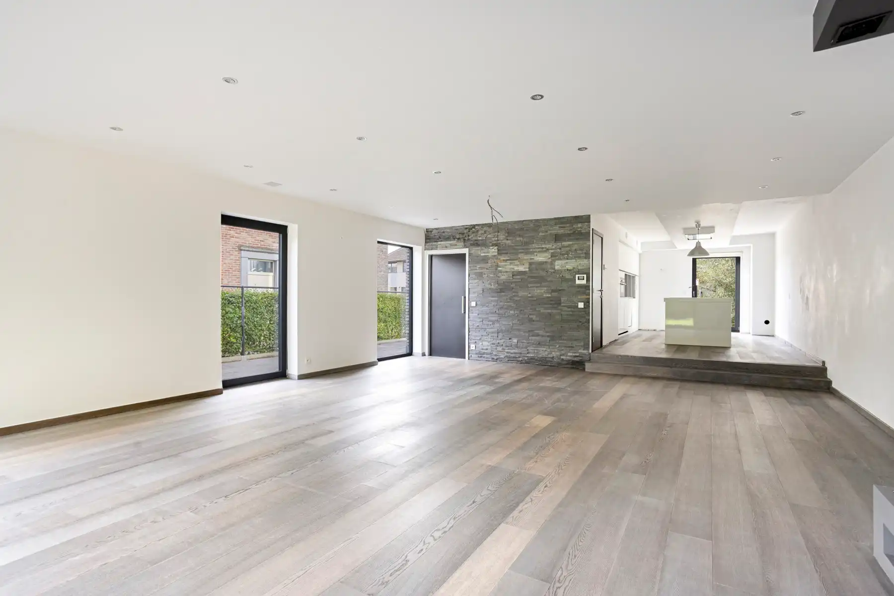 Lichtrijke driegevelwoning met 250 m² woonruimte foto 4