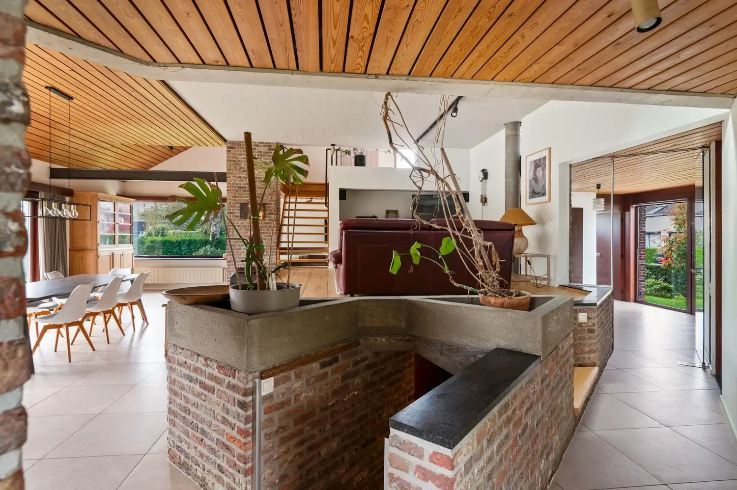 Open bebouwing met 4 slaapkamers, 2 badkamers en tuin in Borsbeek! foto 3