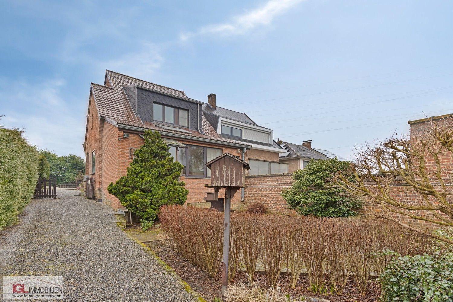 Charmante driegevelwoning met groot atelier/garage te Lot foto 20