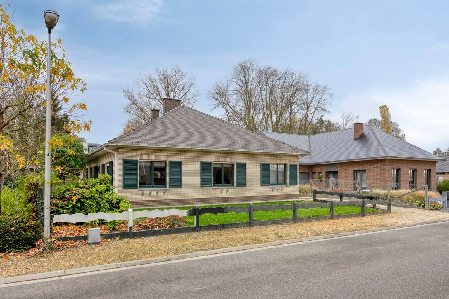 Bungalow van 176 m² met garage en tuin foto 3