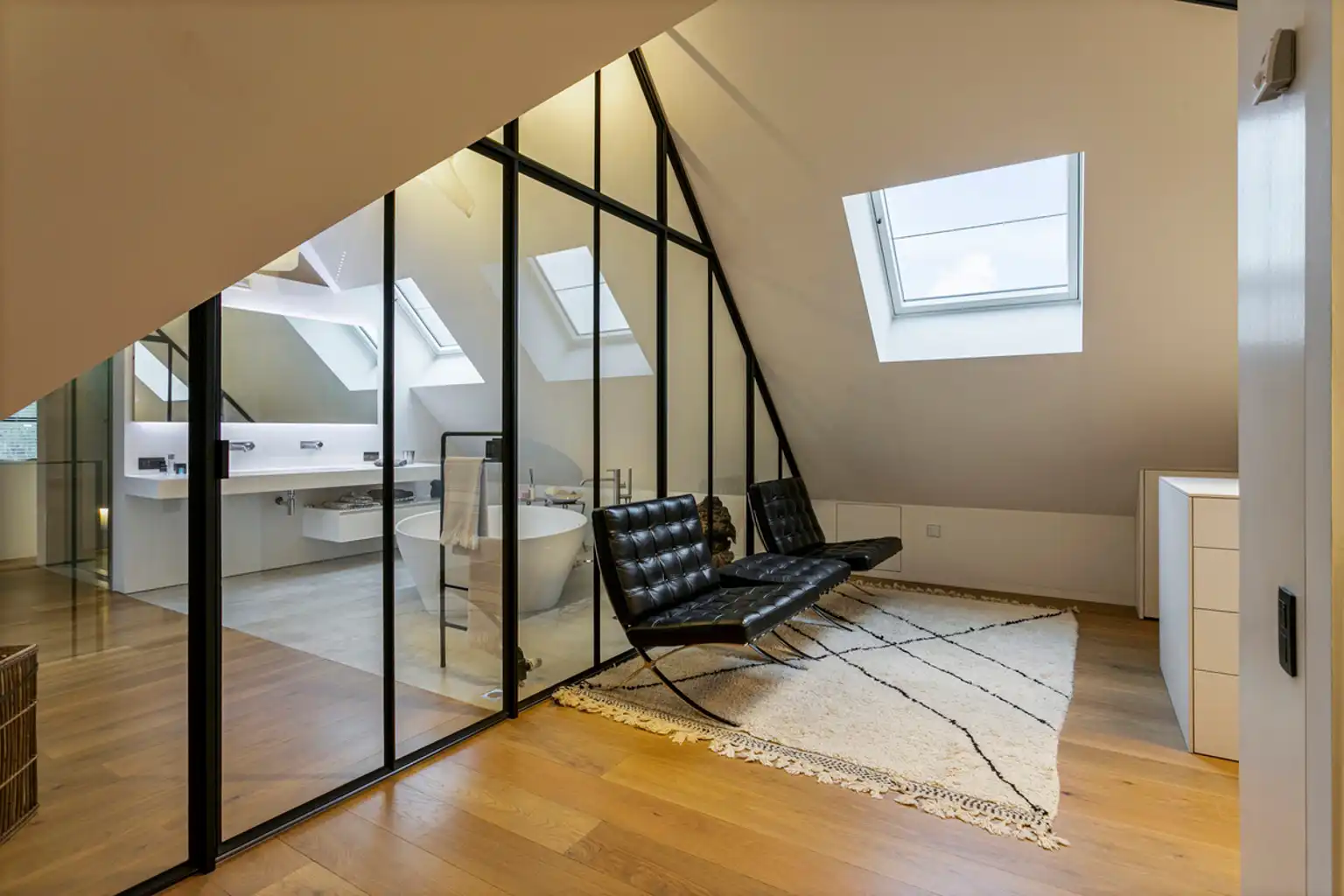 LUXUEUS EN EXCLUSIEF LANDHUIS  MET PARKTUIN.  foto 19