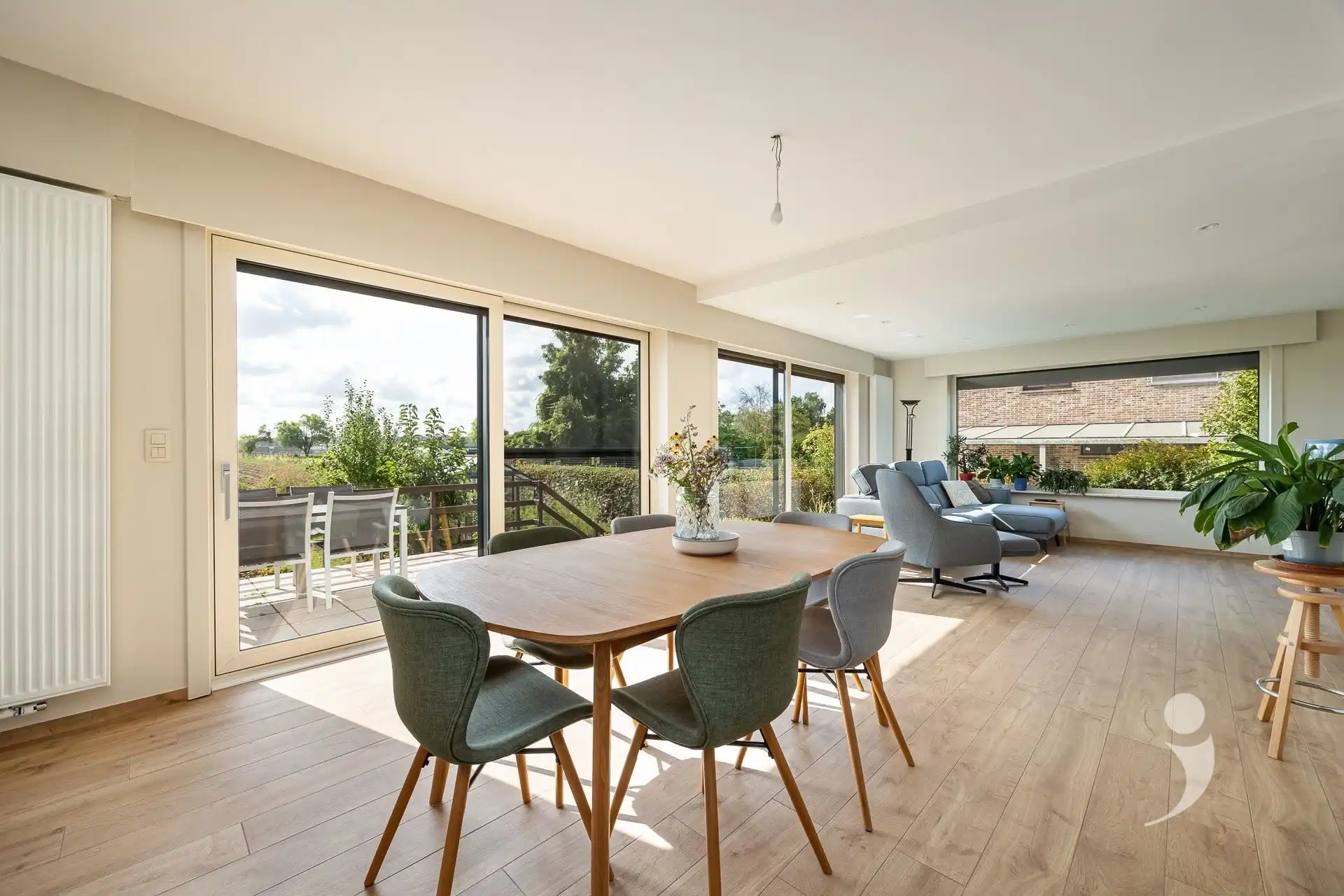 Gerenoveerde woning met prachtig zicht over de velden foto 3