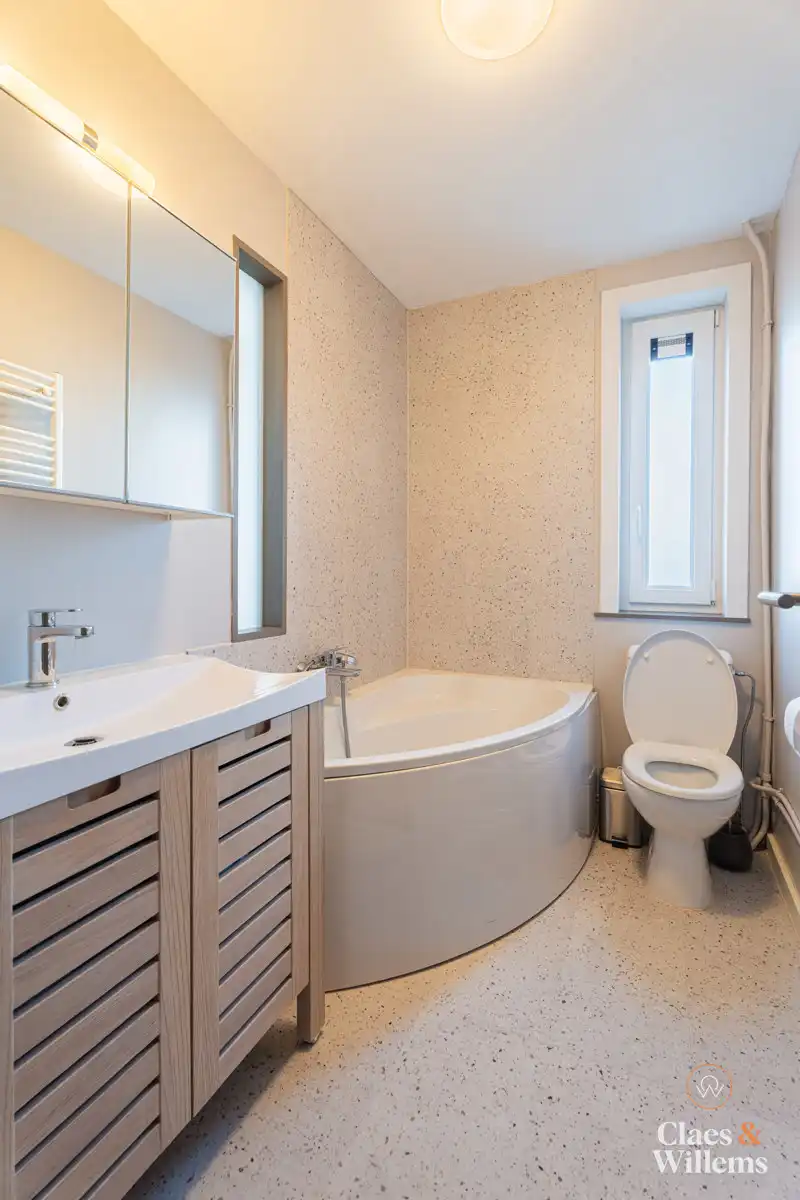 Instapklare, gerenoveerde woning met 4 kamers te Buizingen. foto 13