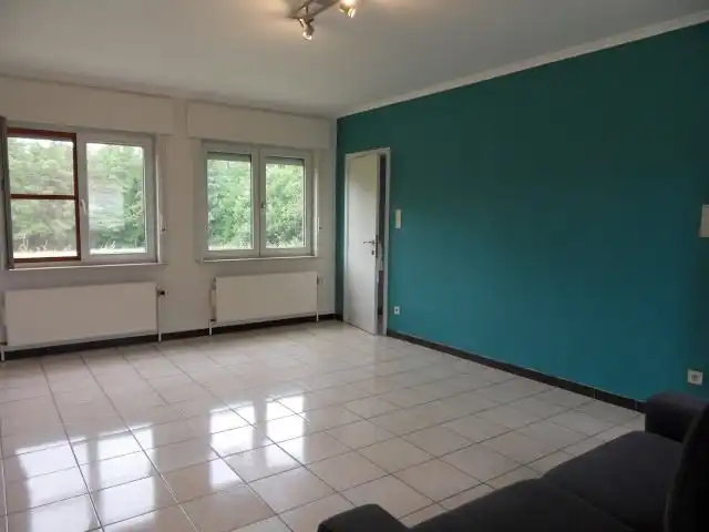Rustig gelegen BUNGALOW, 2 slaapkamers / bureel, garage en tuin op 4 are 66 ca foto 7