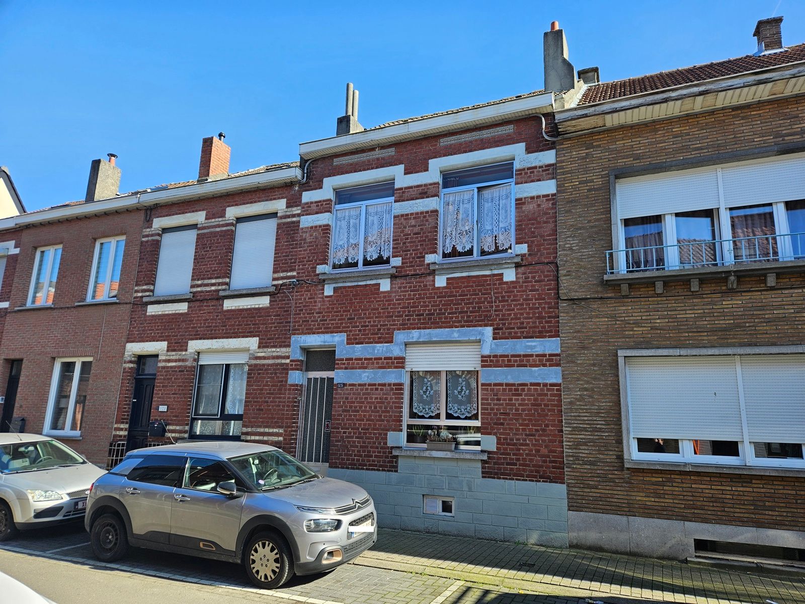 Goed gelegen woning met 3 slaapkamers foto 1