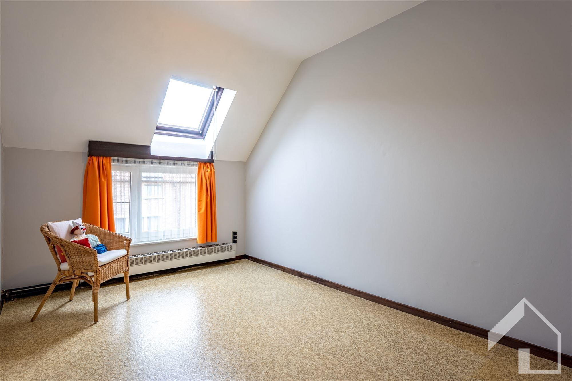 Ruime woning met 4 slaapkamers foto 16