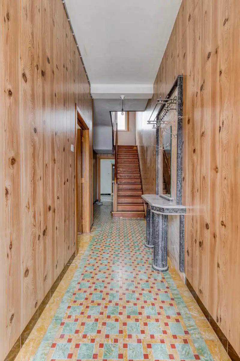 Deels te renoveren lichtrijke driegevelwoning  foto 5