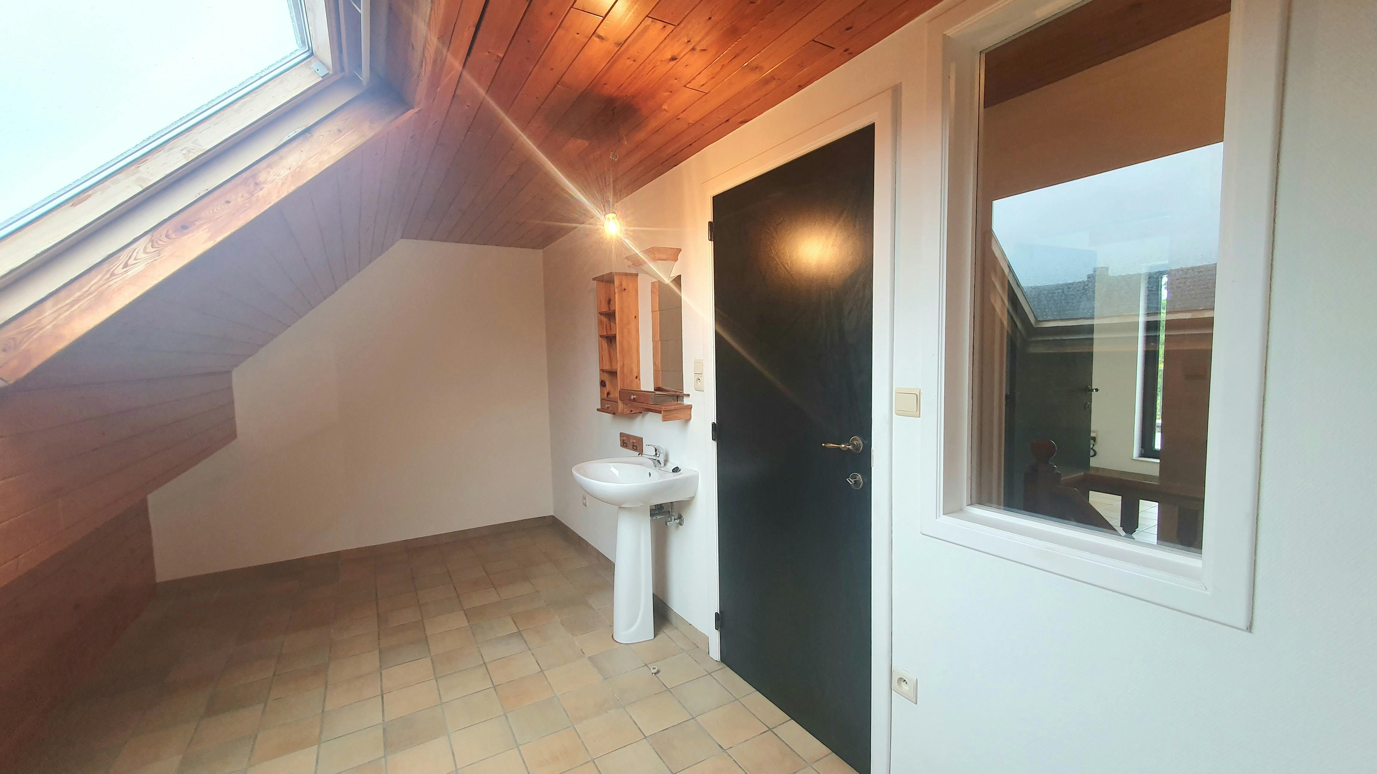 TE HUUR: Duplex appartement in Alken foto 8