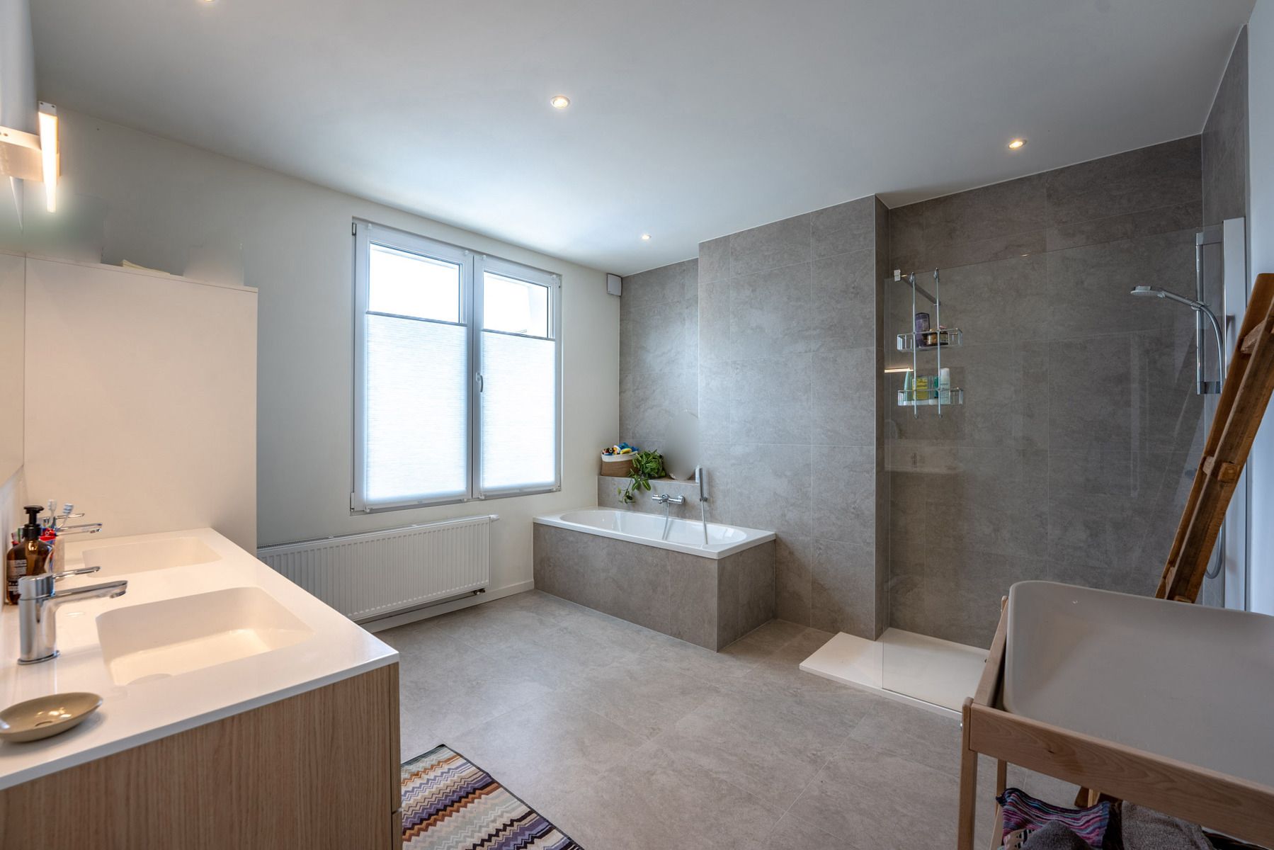 Instapklare woning met 3 slaapkamers, 2 badkamers en tuin! foto 13