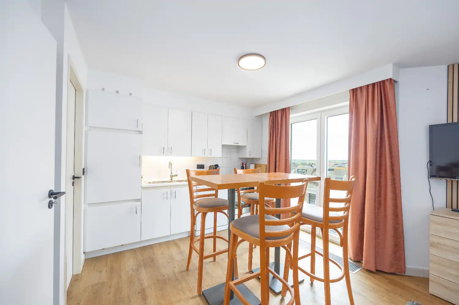 Gerenoveerde studio met zeezicht in hartje Middelkerke foto 5