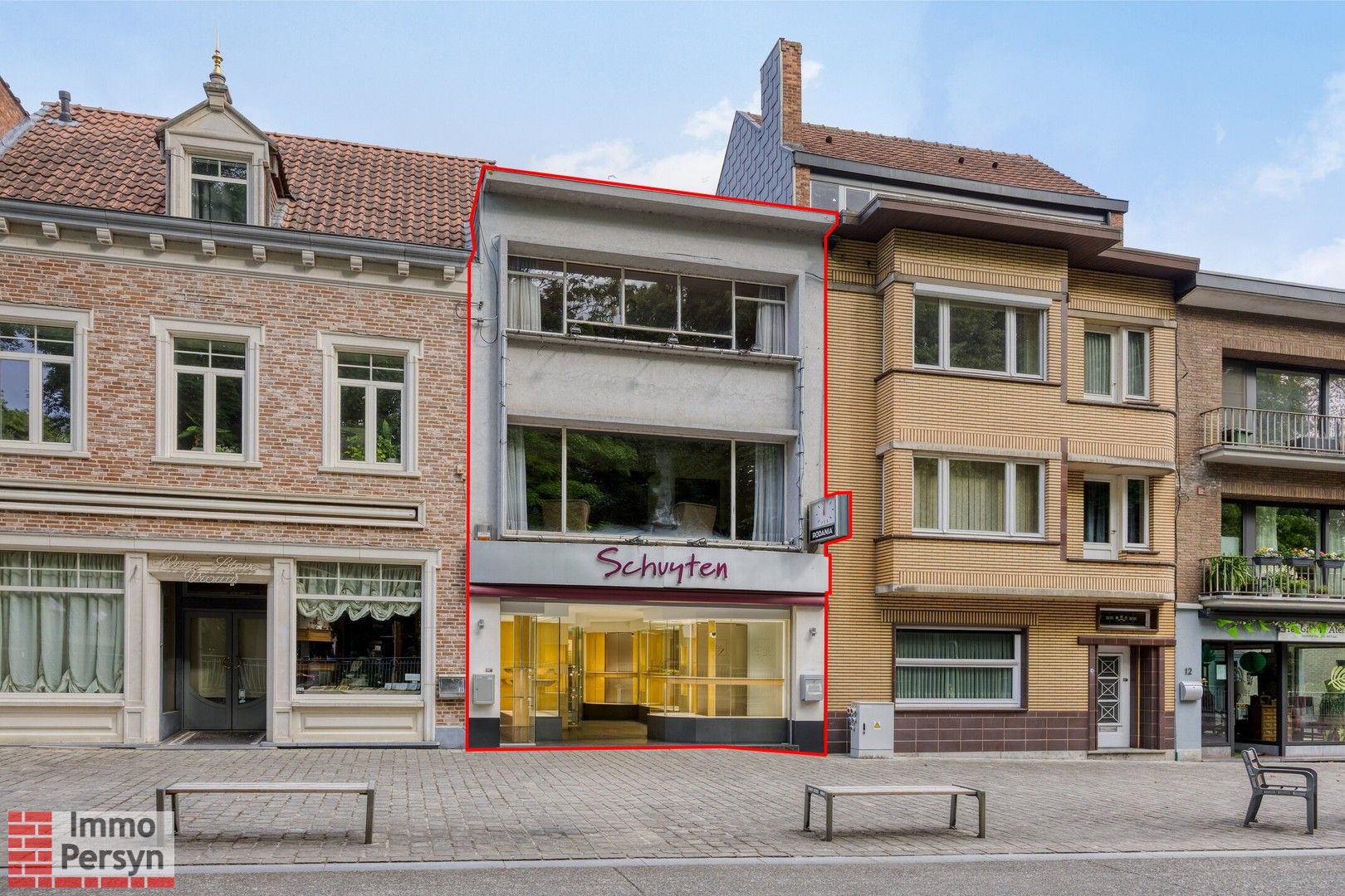 Hoofdfoto van de publicatie: Droomlocatie aan de Basiliek: Woon- en Handelspand met Ongekend Potentieel!