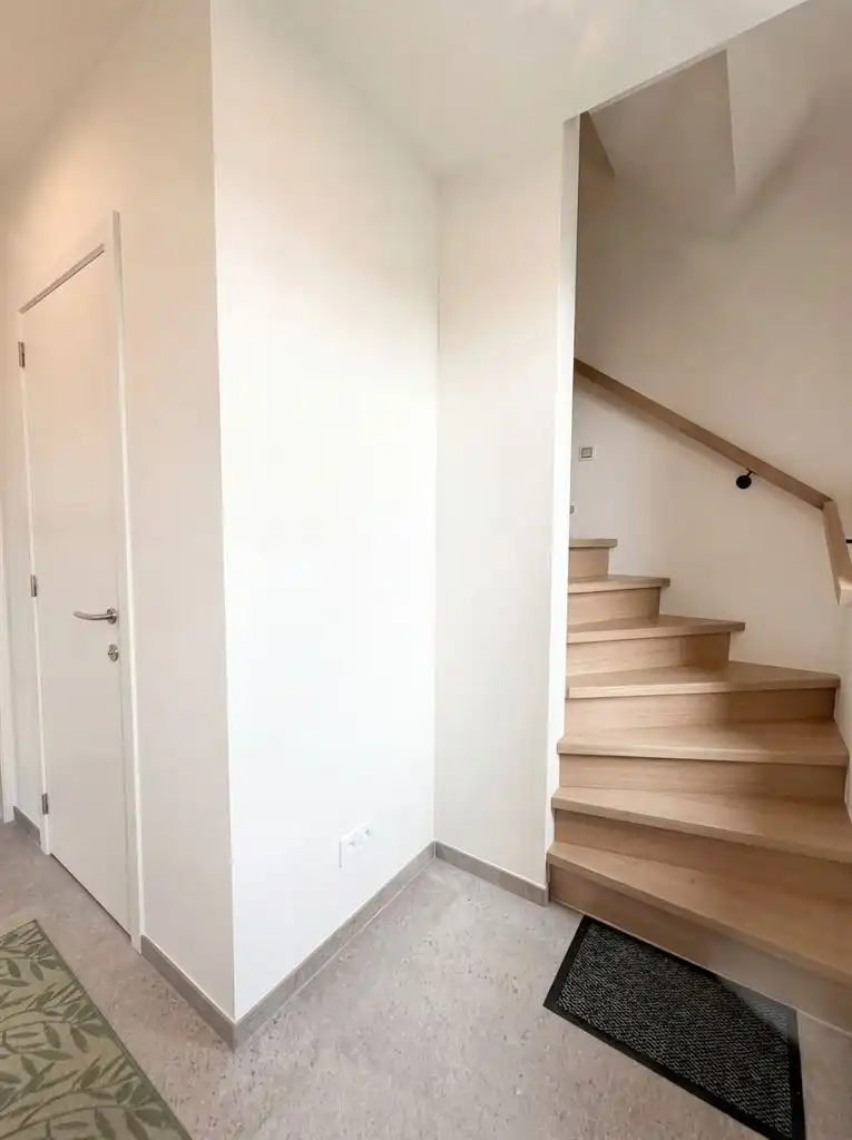 Prachtige, volledig gerenoveerde woning met 3 slaapkamers, vrijstaande garage, omheinde tuin en 20 zonnepanelen in Kinrooi.  foto 13