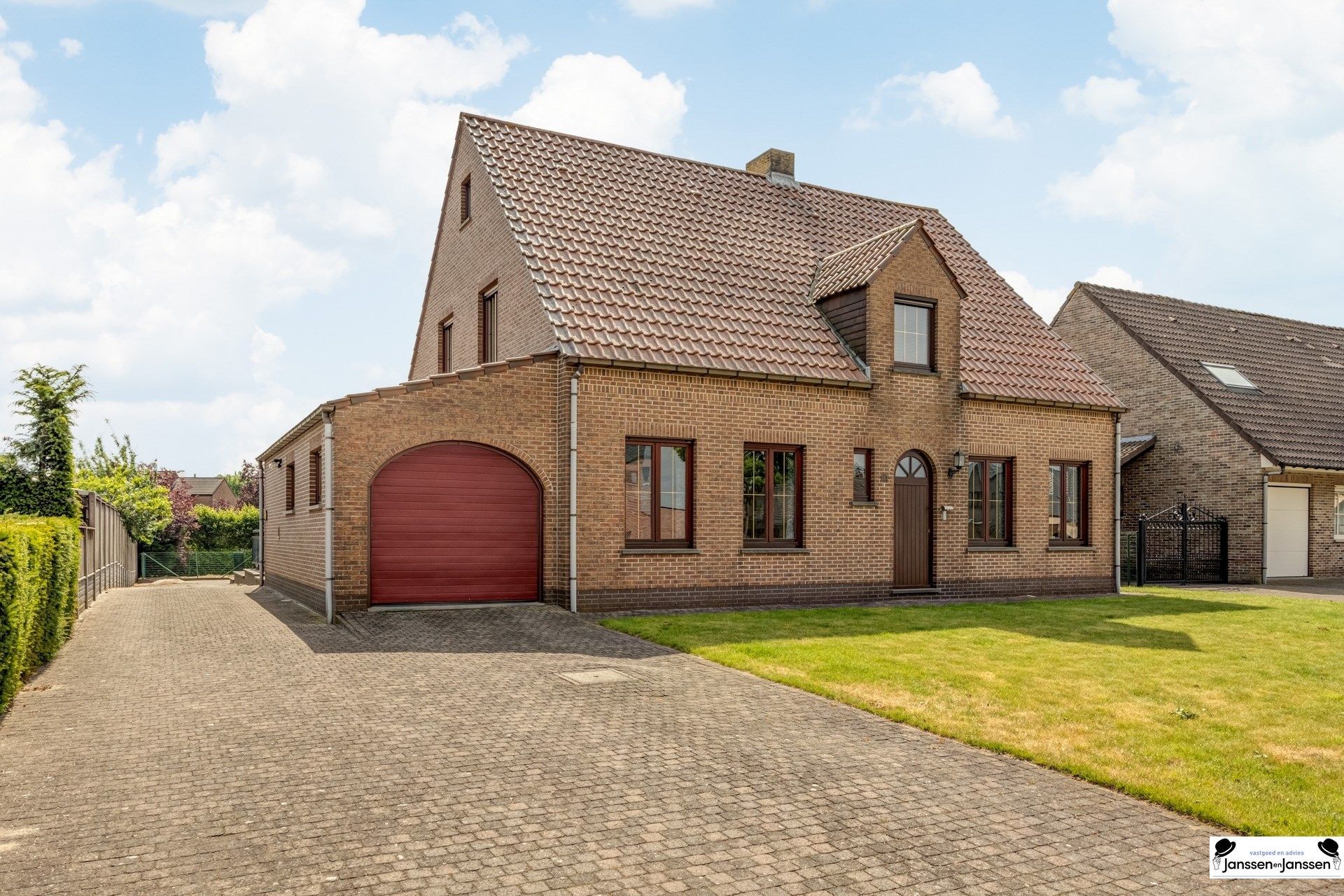 Ruime gezinswoning met 3à4 slaapkamers, kelder op een centrale locatie! foto 2