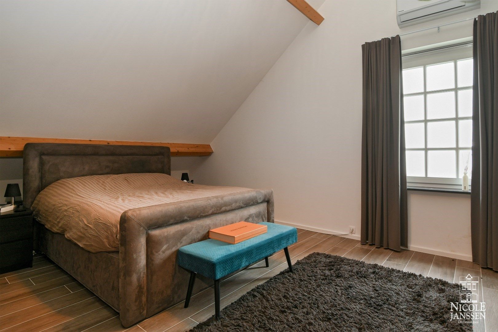Luxueus en ruim ingedeeld landhuis met naastliggend garagegebouw met appartement foto 29