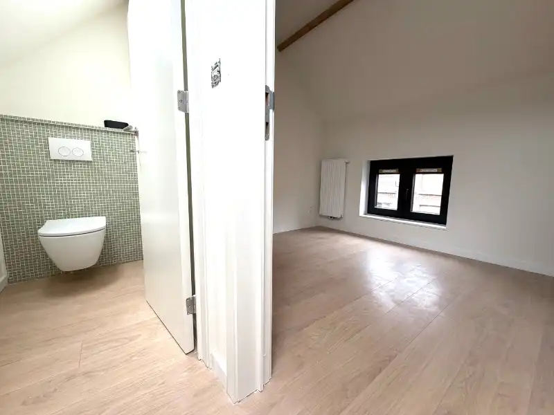 VOLLEDIG GERENOVEERDE EN INSTAPKLARE WONING foto 9