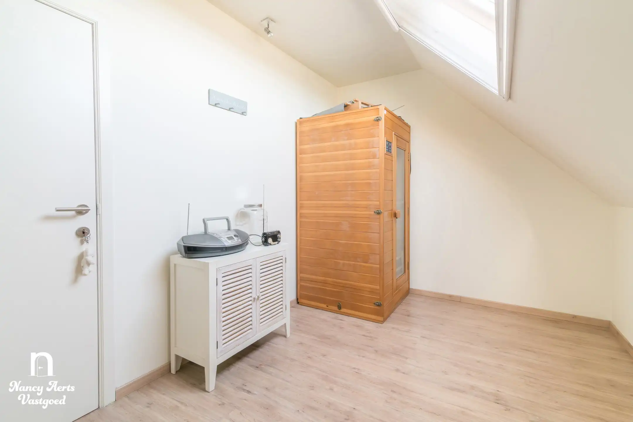 Prachtige gezinswoning met kapperszaak op rustige ligging foto 27