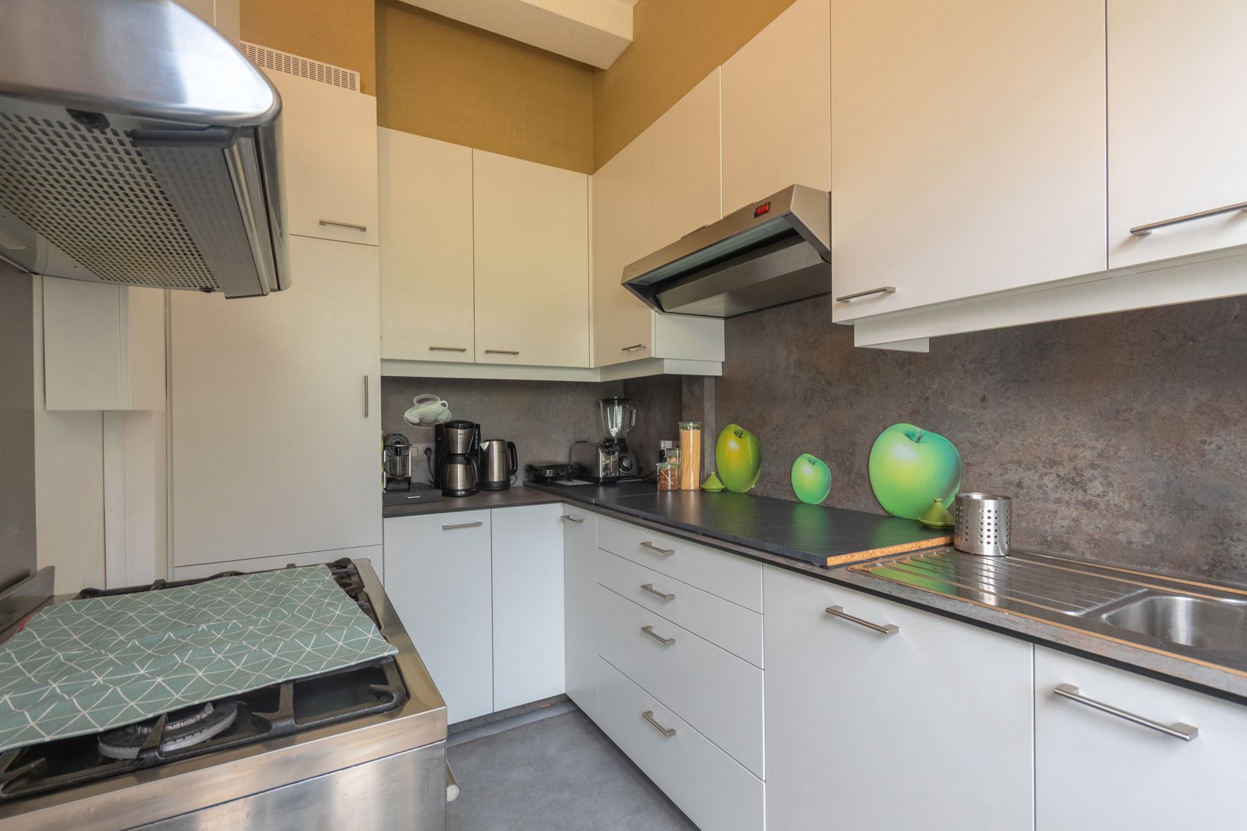 Gunstig gelegen woning met 4 slaapkamers en tuin foto 9