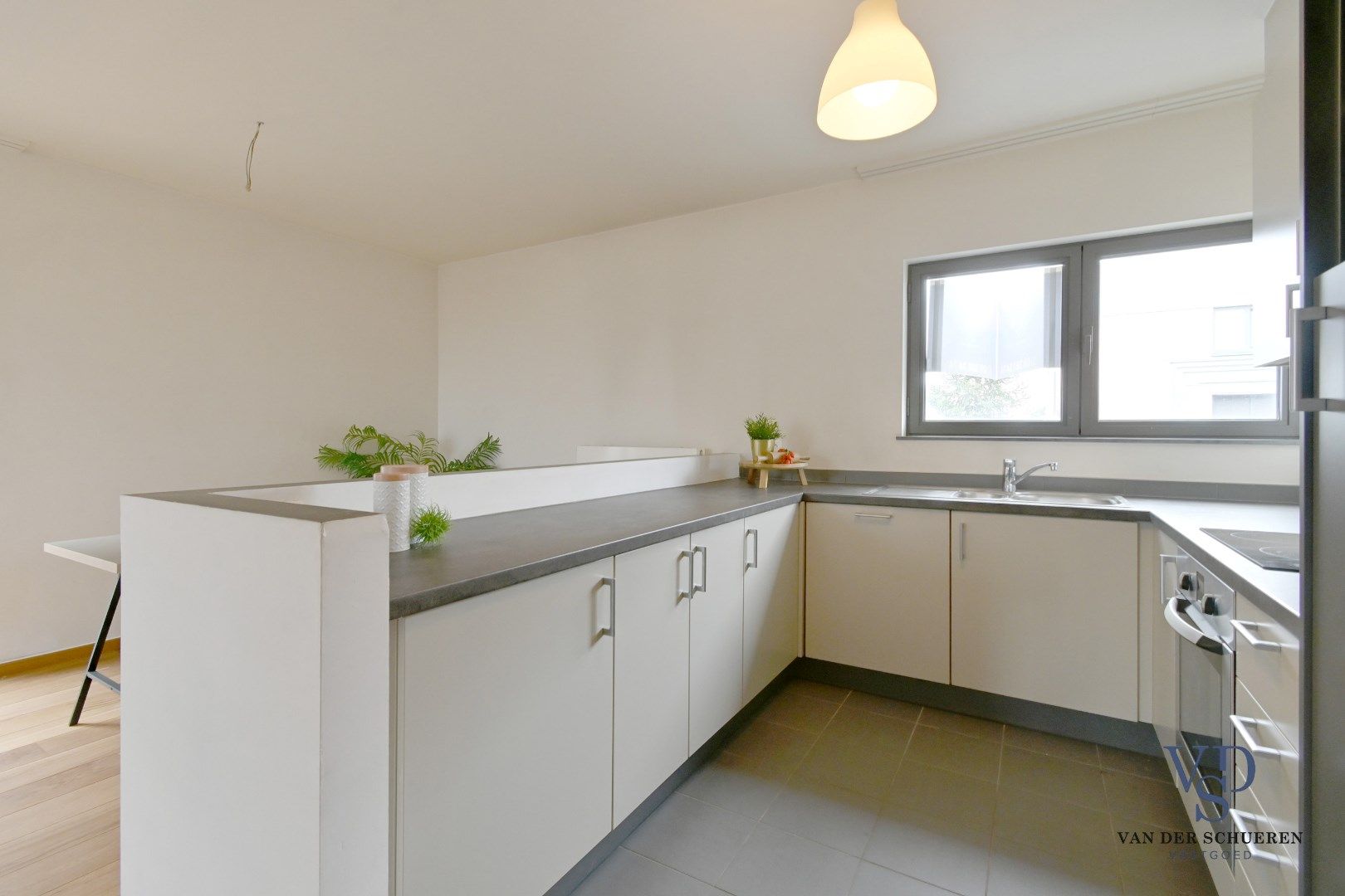Eigentijds appartement in centrum Eke.  foto 9