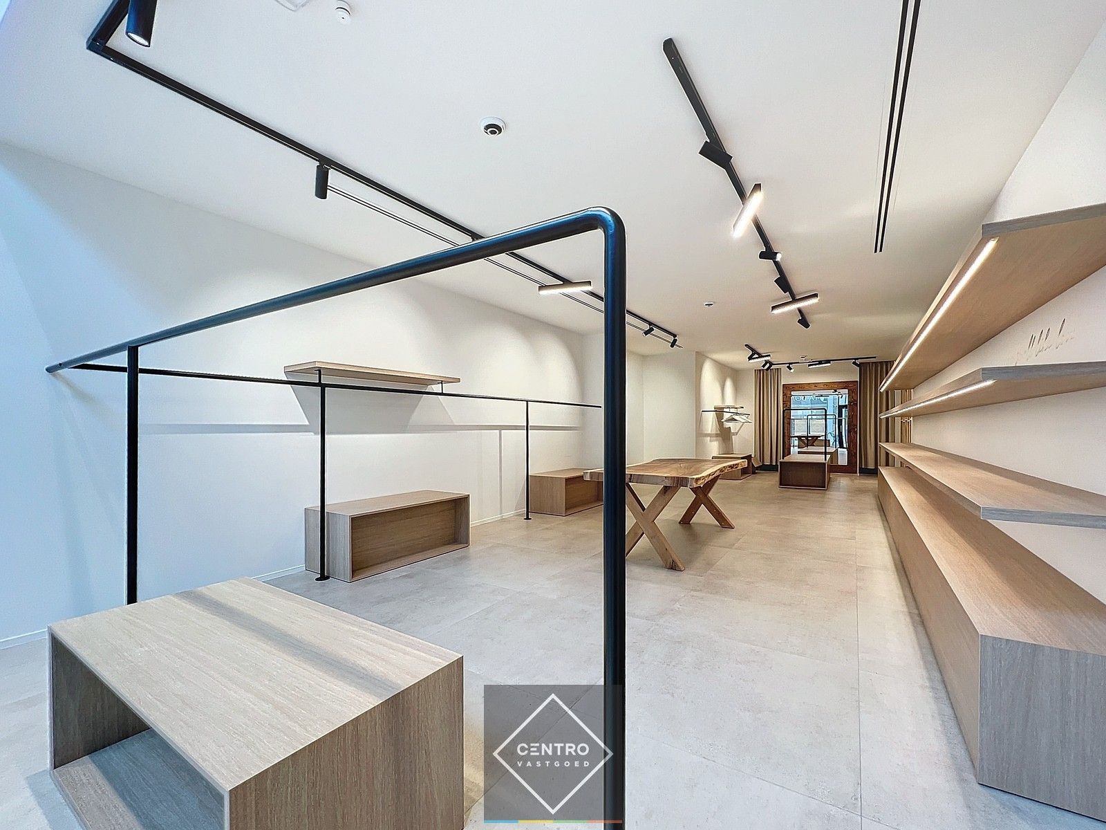 STIJLVOL ingericht handelspand 125m² (+ terras) TE HUUR  aan de Ooststraat te ROESELARE ! foto 5