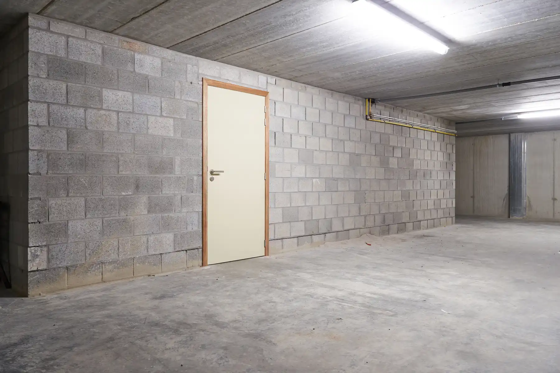 Opslagruimte/ winkelruimte van ca 200 m² op bedrijventerrein De Mil. foto 7