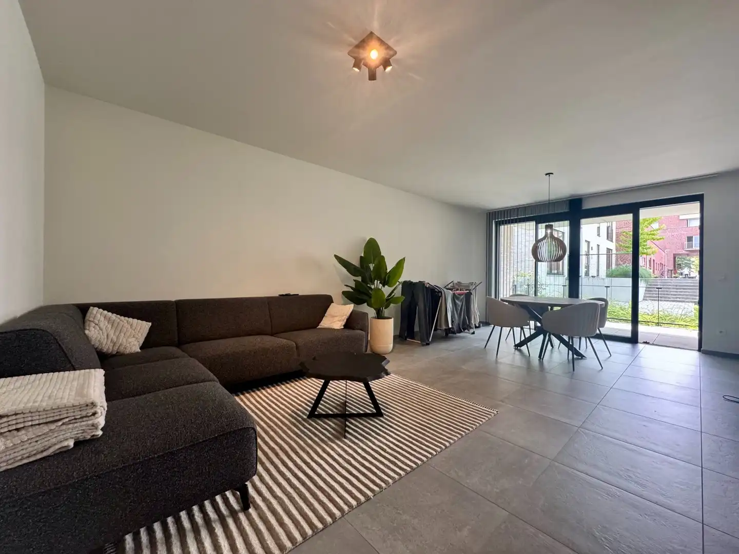 Modern appartement met 3 slaapkamers én 2 staanplaatsen te huur foto 3